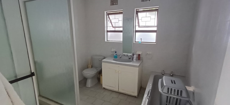 5 Bedroom Property for Sale in Nahoon Valley Park Eastern Cape